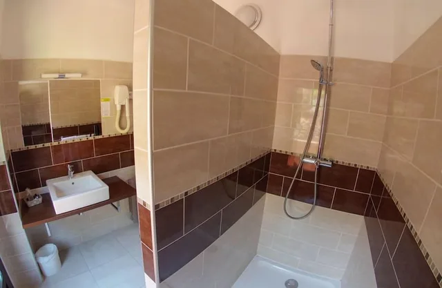 غرفة ثلاثية بسرير مزدوج وسرير فردي، Hotel Corsica 4/4