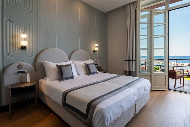 غرفة بريميير بسرير مزدوج بإطلالة على البحر بشرفة بغرفة نوم واحدة، Grand Hotel Torre Fara 1/1
