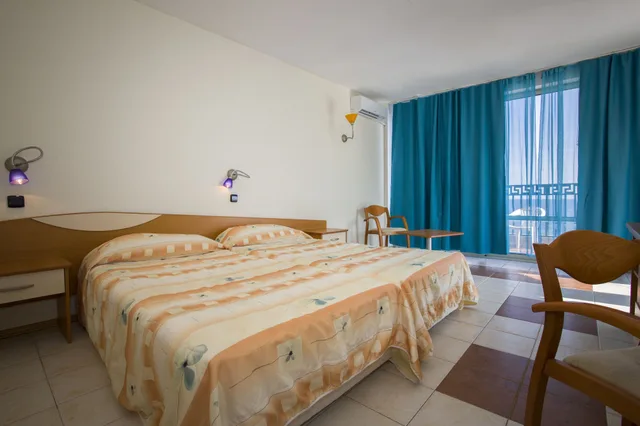 غرفة بسرير مزدوج بإطلالة على البحر، Royal Bay 5/10