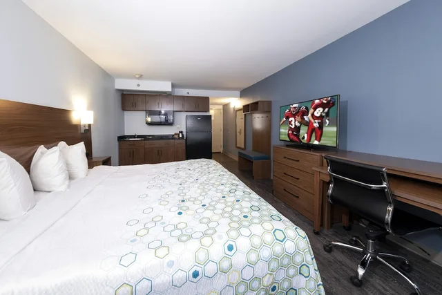 Studio, King Bed, HomeTowne Studios by Red Roof Wilmington - New Castle 1/7