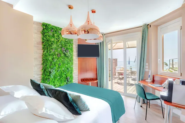 Junior Suite, Queen Bed, Panoramic Sea View, Bath and Shower, Terrace، Best Western Plus La Rade 2/6