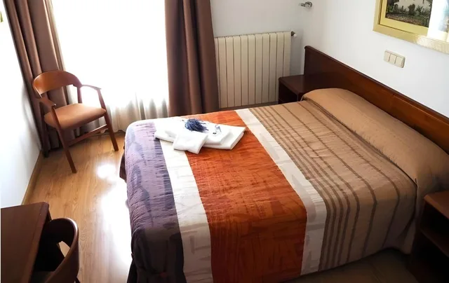 غرفة سوبيريور بسرير مزدوج بشرفة، Hotel ELE Acueducto 2/3