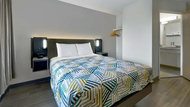 غرفة بسرير كوين، Motel6 Marble Falls, TX 2/4