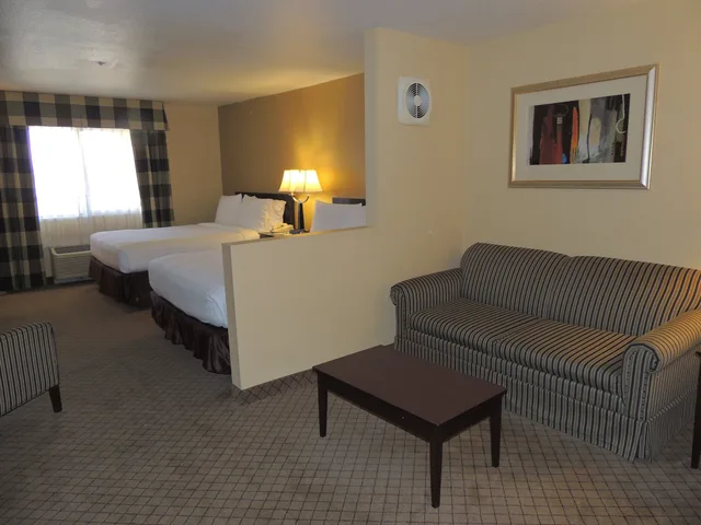 Suite, 2 Queen Beds, Sofa, Balcony, Holiday Inn Express Fallon 1/4