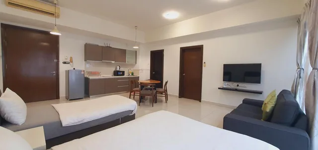شقة بسرير كوين وسرير فردي بغرفة نوم واحدة مع أريكة، BEST KL CITY VIEW AT REGALIA RESIDENCE 3/7