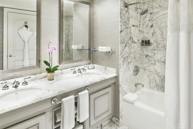 غرفة بسرير كينج بشرفة، The Ritz Carlton Sarasota 3/3