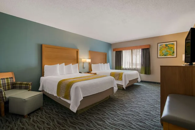 Mini, Suite, 2 Queen Beds, Sofa, Best Western Plus Executive Court Inn & Conference Center 2/3