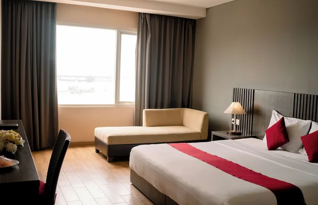 غرفة ديلوكس بسرير كينج بإطلالة على المدينة بغرفة نوم واحدة، Merapi Merbabu Hotels Resort Bekasi 2/7
