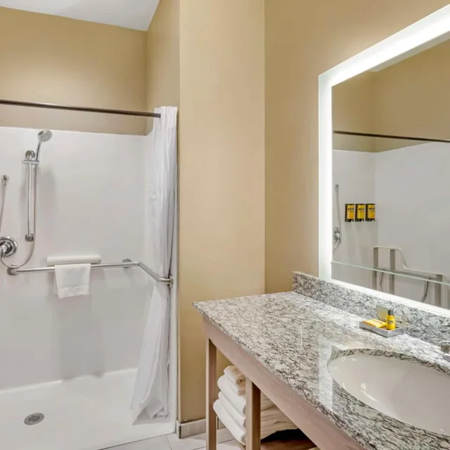 غرفة بسريرين كوين مع أريكة يُسمح فيها بالحيوانات الأليفة، Best Western Plus Heber Valley Hotel 3/3