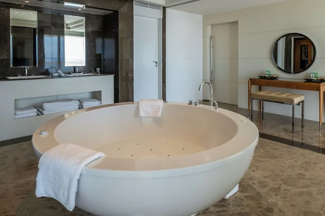جناح ملكي بسرير مزدوج، Movenpick Hotel Beirut 7/7