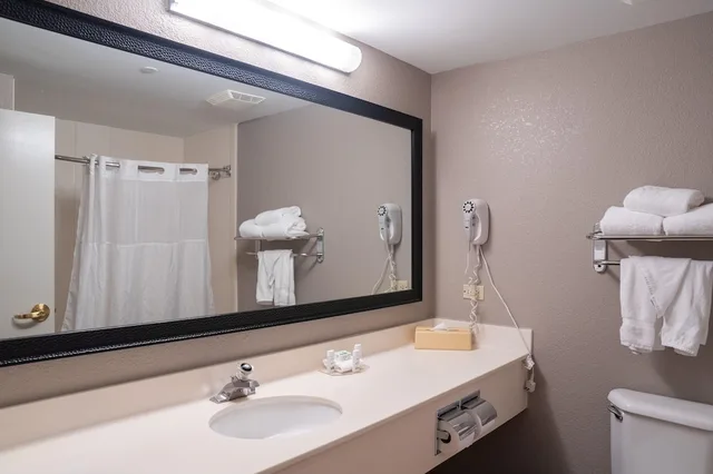 جناح تنفيذي بسريرين مزدوجين، La Quinta Inn & Suites by Wyndham Bannockburn-Deerfield 4/4