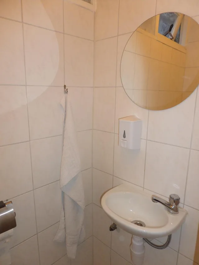 غرفة بسريرين منفصلين بحمام مشترك، Hotel Schroder 4/6