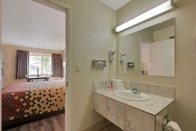 غرفة بسرير كينج، Econo Lodge Woodland near I-5 6/8