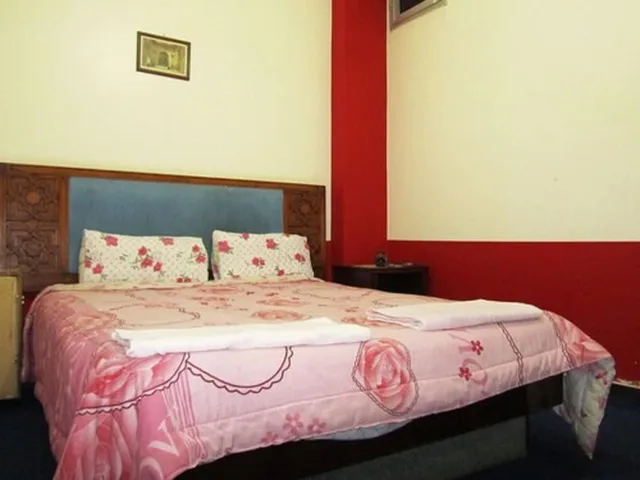 Room, Twin Beds, Shared Bathroom, Arabian Nights Hotel 1/4