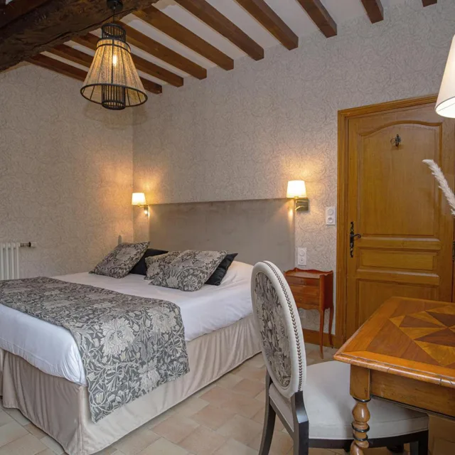 غرفة سوبيريور بسرير كينج، FERME DE LA RANCONNIERE - MANOIR DE MATHAN 5/9