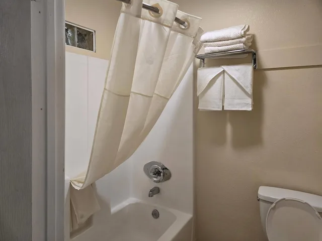 Suite, 1 King and 2 Double Beds, Rodeway Inn & Suites Blythe I-10, CA 7/18