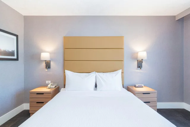 غرفة قياسية بسرير كوين، Sandman Hotel Victoria 2/4