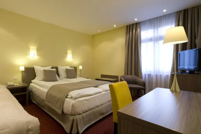 غرفة قياسية بسرير مزدوج أو سريرين منفصلين، Grand Hotel Bristol 6/8