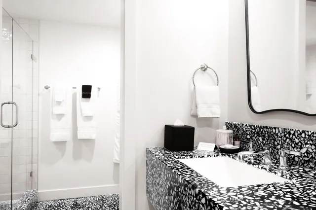 غرفة بسرير كينج، Short Stories Hotel 2/2