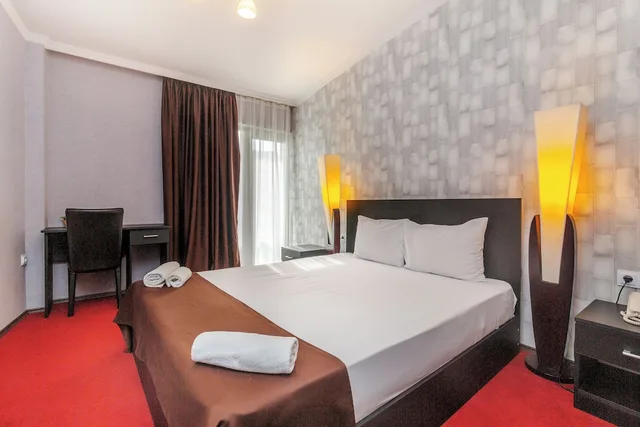 غرفة كومفورت بسرير مزدوج بإطلالة على الفناء بشرفة، HOTEL MARLYN 5/9