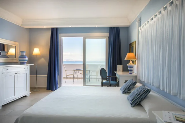 غرفة ديلوكس بإطلالة على البحر بشرفة، Lu Hotel Riviera 1/1