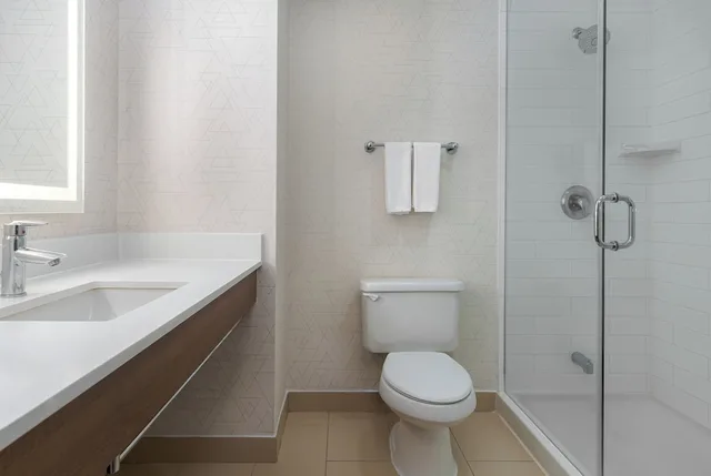 غرفة قياسية بسرير كينج، Holiday Inn Express Hotel & Suites Toronto Markham 2/4