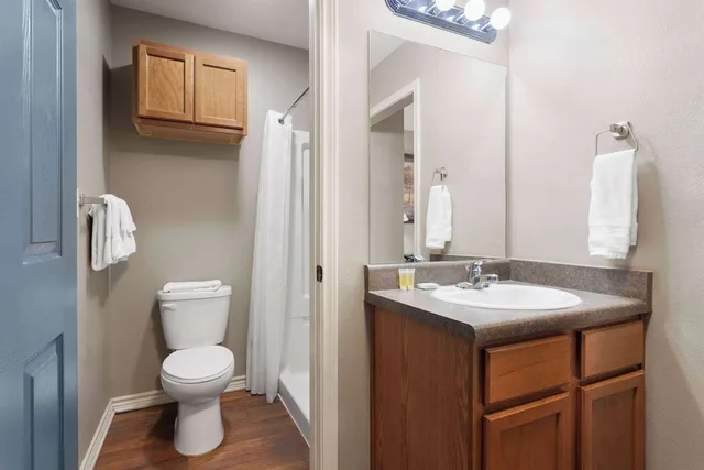 جناح بسريرين منفصلين بغرفة نوم واحدة، Eagle's Den Three Rivers Texas a Travelodge by Wyndham 2/3