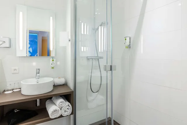 غرفة عائلية بسرير كوين وسريرين منفصلين مع أريكة، Best Western Plus Monopole Metropole 5/5