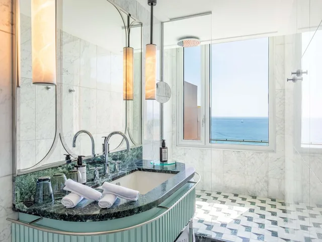 غرفة بانورامية بسرير مزدوج بإطلالة على البحر بشرفة، Mondrian Cannes 5/6
