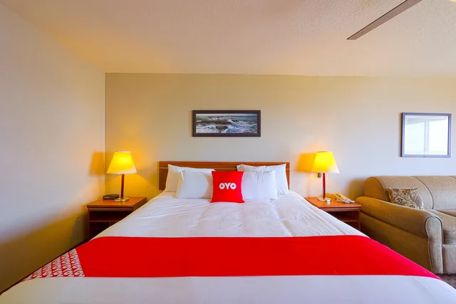 King Room - Bay view، Siletz Bay Beachfront Hotel by OYO Lincoln City 1/6