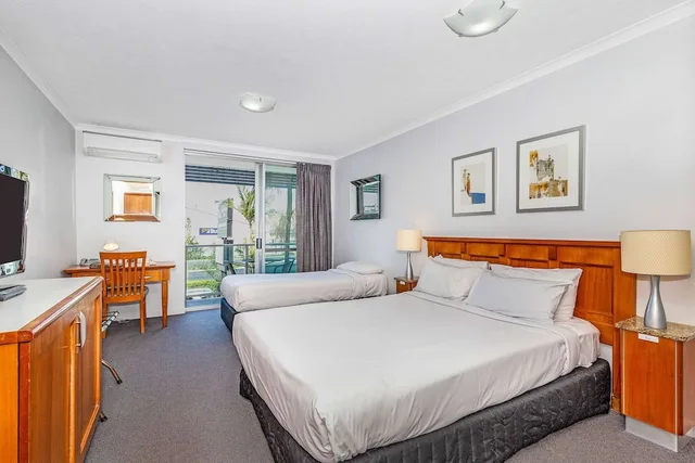 غرفة تنفيذية ثلاثية بسرير كوين وسرير فردي، Quality Inn Airport Heritage 1/3