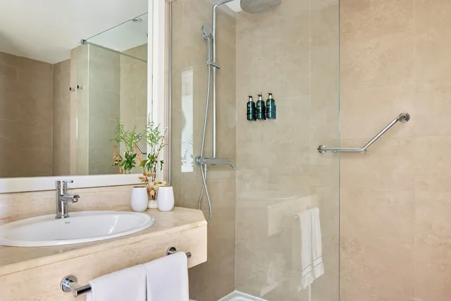 Melia, Guest Room, Queen Bed, Sofa، Melia Cala Galdana 9/9