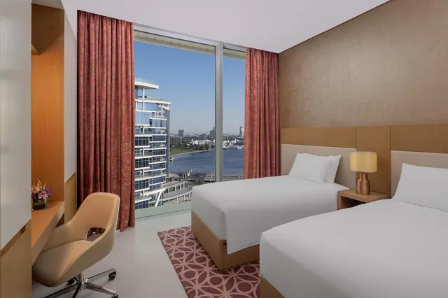 2 Bedrooms, Creek, Apartment, King and Twin Beds, Terrace، Hilton Dubai Creek Hotel & Residences 2/7