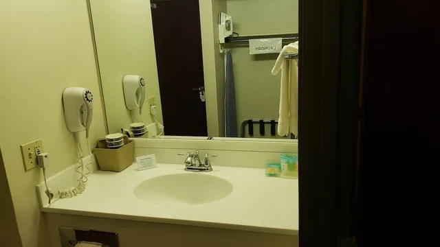 جناح بسرير كينج، Travelodge by Wyndham Carlsbad NM 3/3