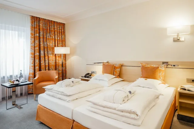 غرفة قياسية بسرير مزدوج بإطلالة على الفناء، Bayerischer Hof 2/4