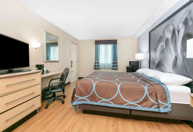 Room, King Bed, Bathtub, Accessible, Super 8 by Wyndham New Braunfels I-35 1/6