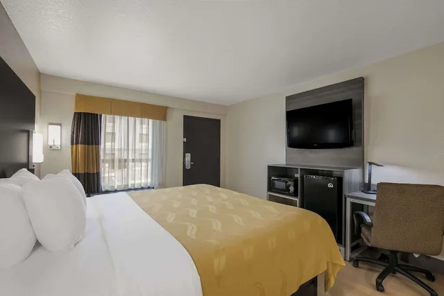 Standard, King Bed, Quality Inn Commerce at I-85 4/10