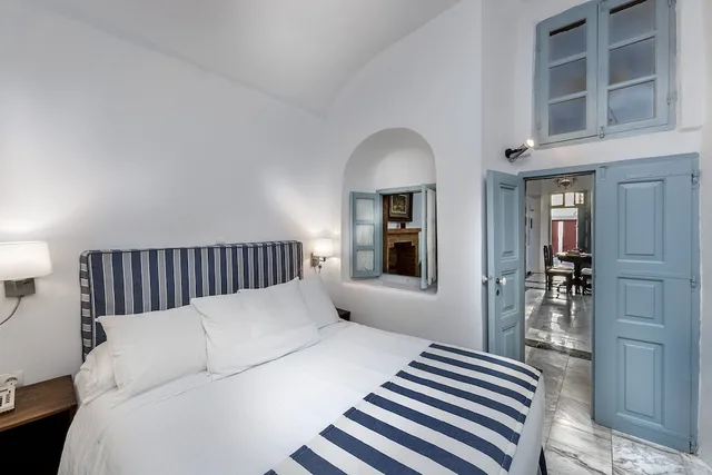 Authentic, Residence, Queen Bed, Sofa، Aigialos Niche Residences & Suites 2/10