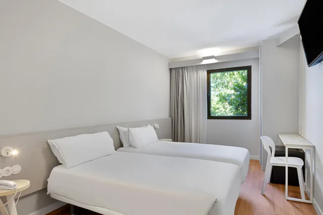 غرفة أساسية ثلاثية بثلاثة أسرّة، B&B HOTELS Zaragoza Centro 3/4