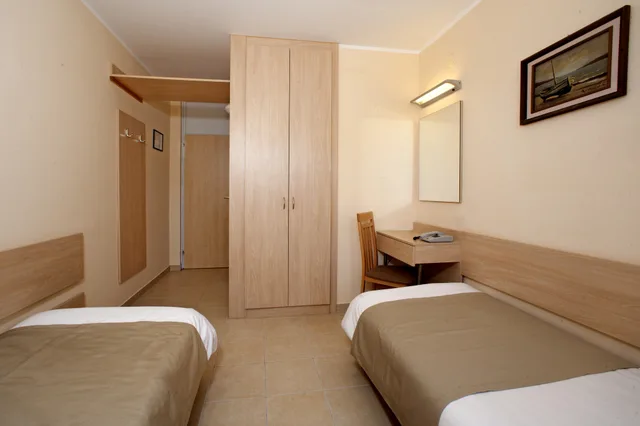 Economy, Hotel Delfin Plava Laguna 2/2
