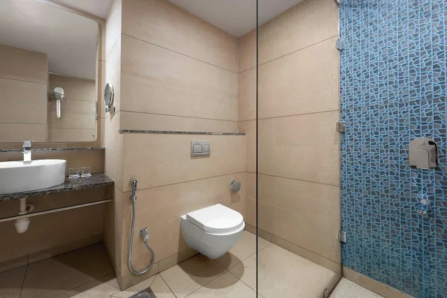 غرفة بريميوم بسرير كينج بإطلالة على الحديقة، The Fern Kesarval Resort and Spa Goa 2/2
