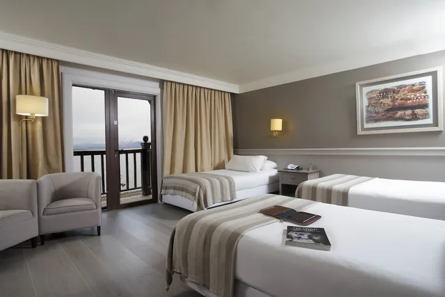 غرفة سوبيريور ثلاثية بثلاثة أسرّة بإطلالة على البحر، HOTEL COSTAUSTRALIS 1/10