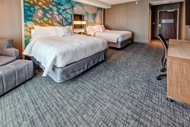 غرفة بسريرين كوين لذوي الإعاقة، COURTYARD WESTBURY LONG ISLAND 3/5