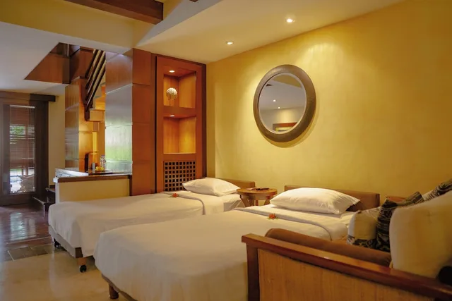 Duplex, Lagoon, Club, Family, Villa, King and Twin Beds, Hot Tub, with Pool، Pool Villa Merumatta Senggigi 7/10