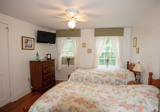 غرفة بسريرين منفصلين، Blackberry River Inn 2/3