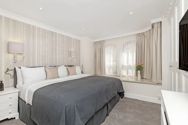 2 Bedrooms, Executive, Apartment, 2 King Beds, Mayfair House 8/10
