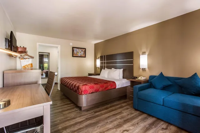 غرفة بسرير كينج بجاكوزي، Econo Lodge Inn & Suites Murfreesboro Shopping District 2/4