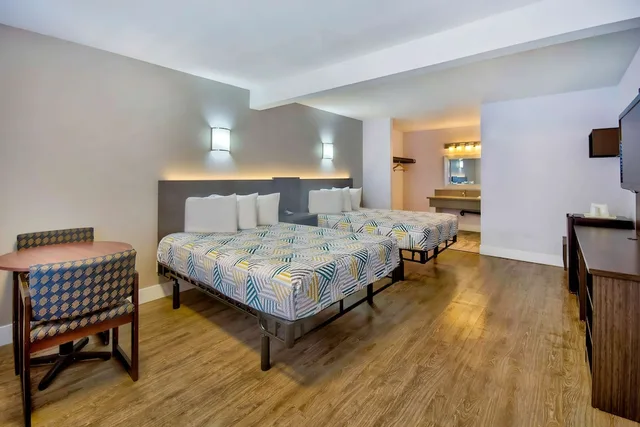 غرفة ديلوكس بسريرين كوين، Motel6 Inglewood, CA 2/6