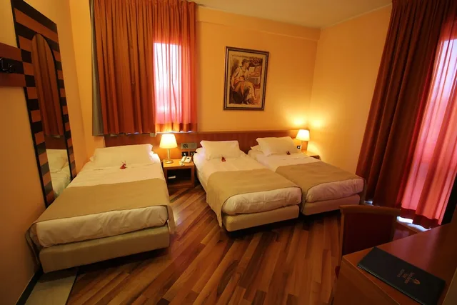 غرفة ثلاثية بثلاثة أسرّة، Santa Barbara Hotel 1/4
