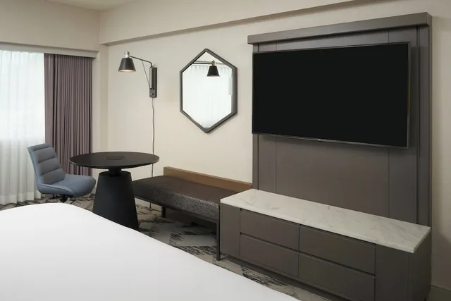 غرفة كلوب بسرير كينج لذوي الإعاقة، Sheraton Detroit Novi Hotel 3/4